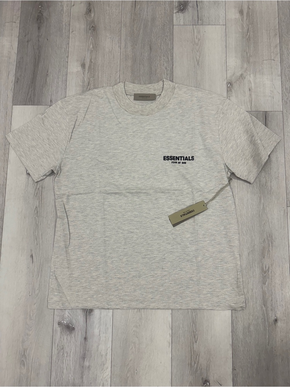 ✅Authentic Fear of God Essentials light OatmealT-Shirt Size M🤍